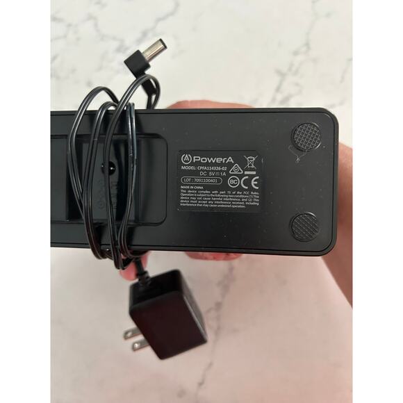 Power A Duel Charging Station for Xbox Series and Xbox One controllers - Picture 5 of 5